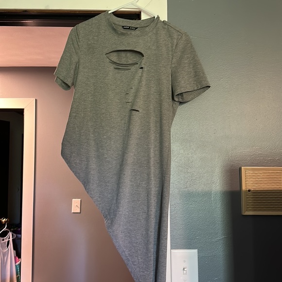 Asymmetrical Grey Shirt - Picture 2 of 3